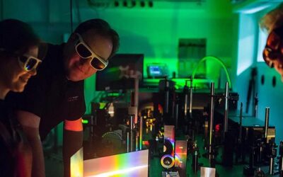 Forschung zum Anfassen am Tag der Physik an der Uni Kassel