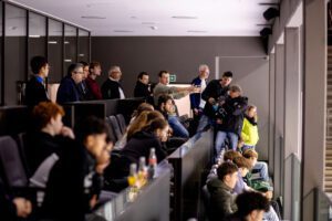 DigitalSportsCamp_2024_029 Michi Christ erläutert