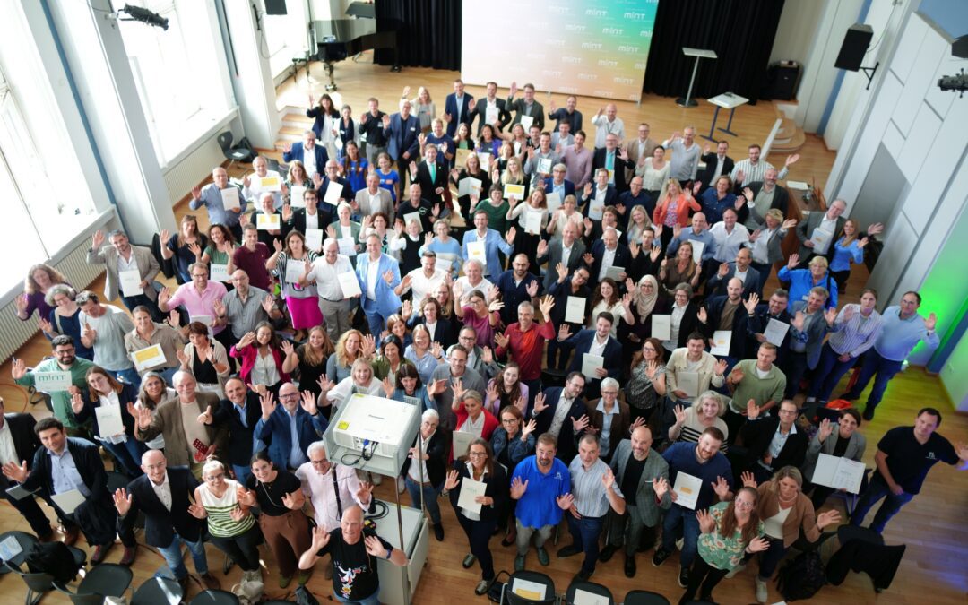 Minister Armin Schwarz würdigte 91 hessenweite MINT- und Digitalschulen: Spitzenleistungen in Kassel ausgezeichnet