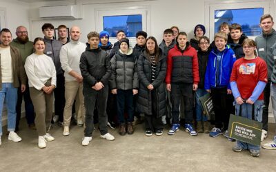 „Azubi Walk“ eröffnet Schülern Einblicke in die Fertighausproduktion bei FingerHaus