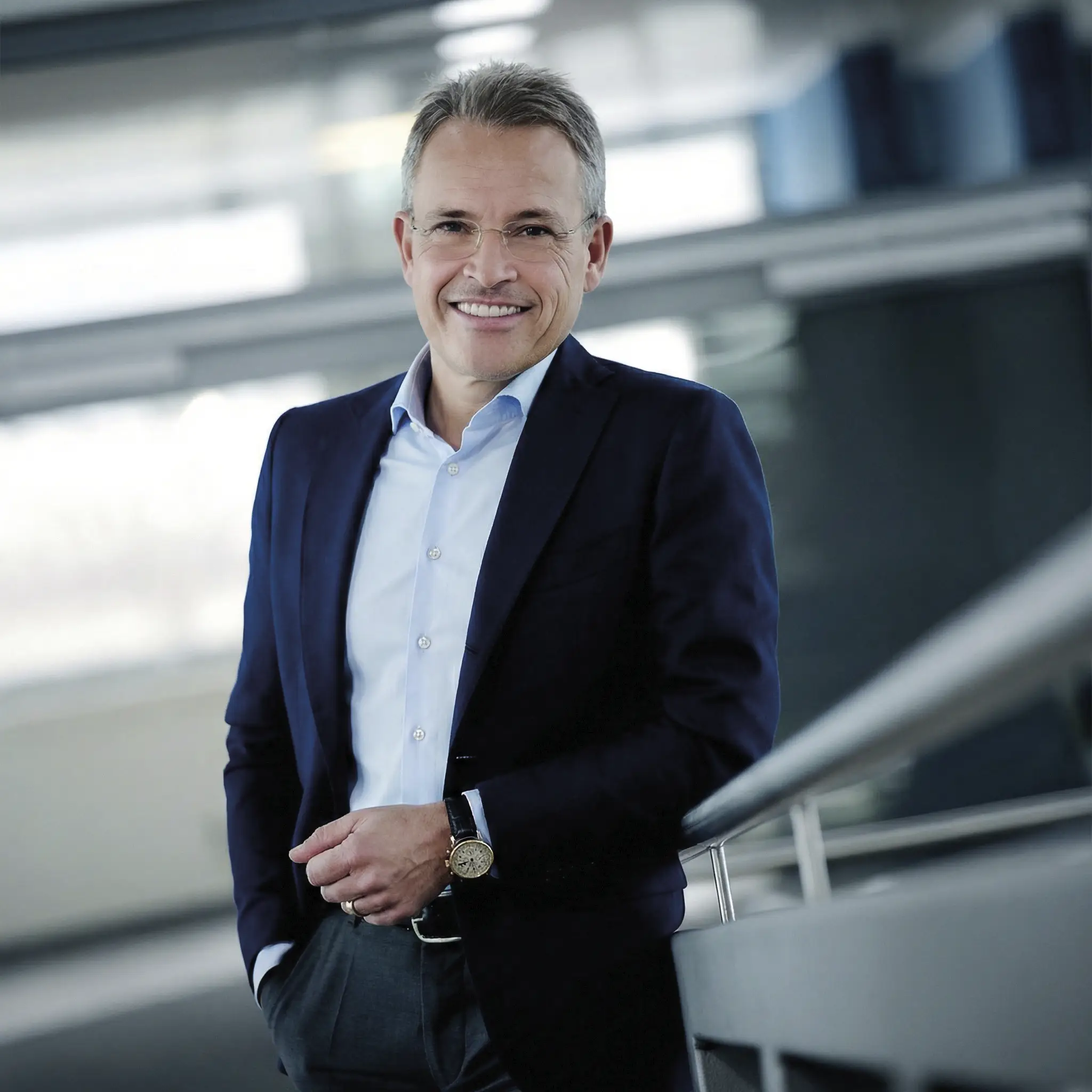 Carsten_Rahier_Portrait Von links: Die drei Geschäftsführer von EWIKON, Ingo Born, Dr. Martin Wilhelmi, Dr. Stefan Eimeke, mit Jürgen Kümpel, Geschäftsführer Arbeitgeberverband HESSENMETALL Nordhessen.